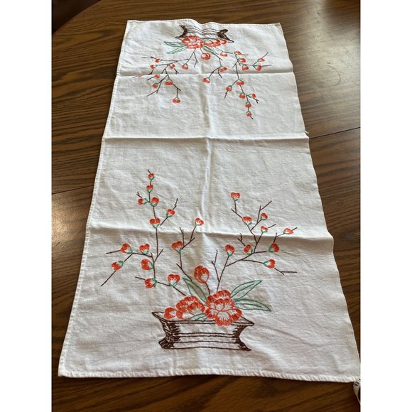 Tea towels and embroidered pieces vintage cottage core - Picture 5 of 15